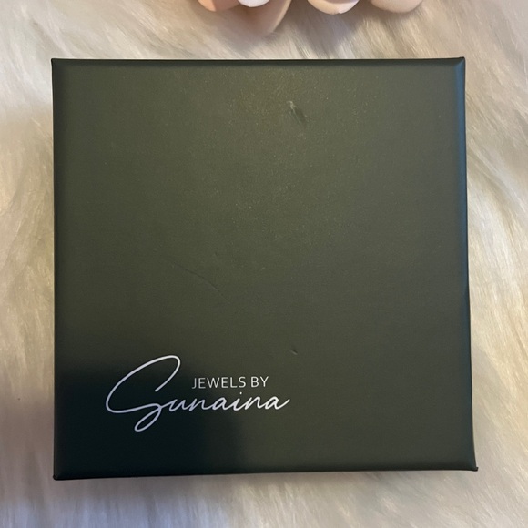 Jewels By Sunaina Narnia Stud Earrings Silver - Picture 6 of 7